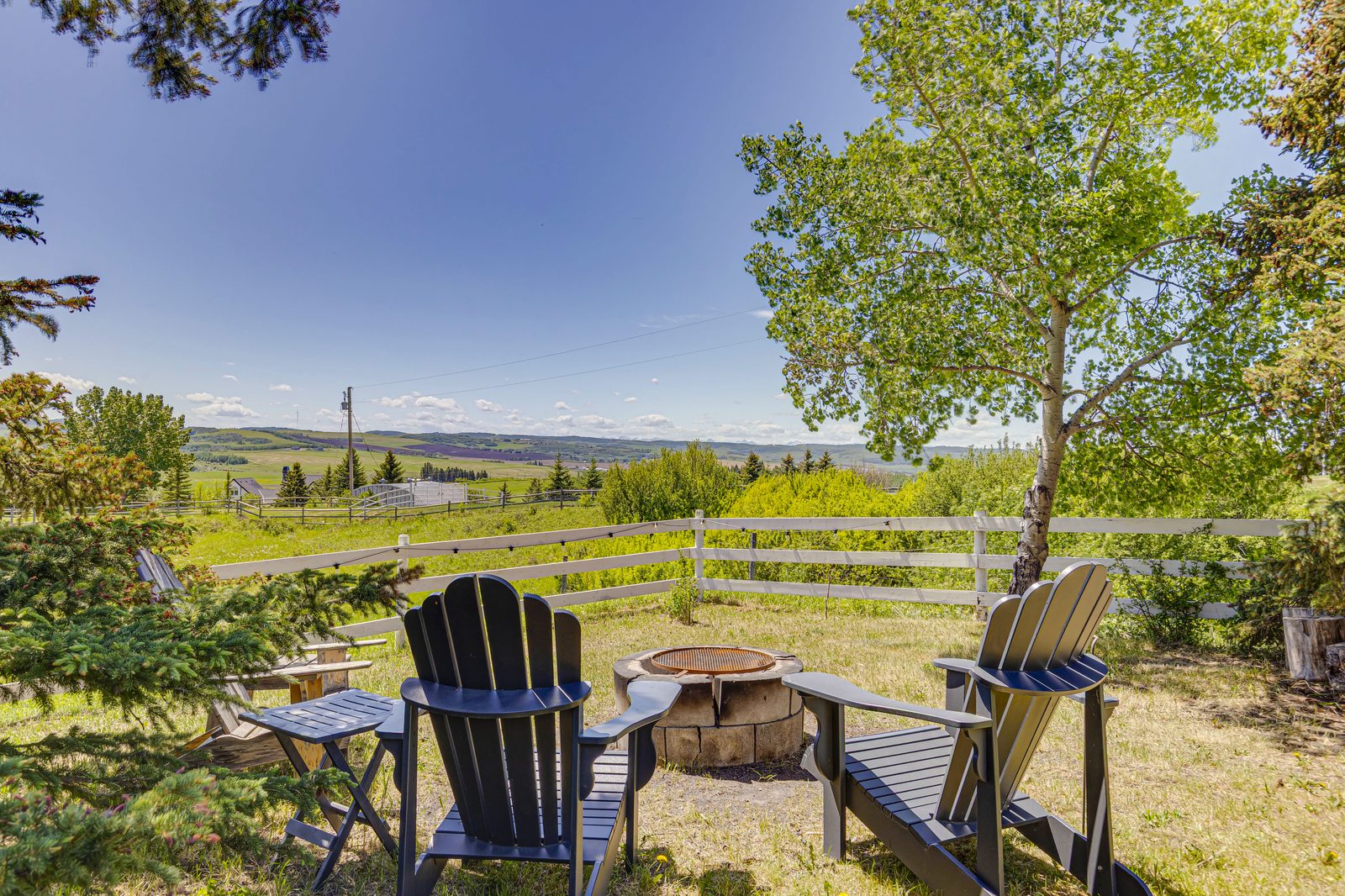 Fire-pit lounge with a view