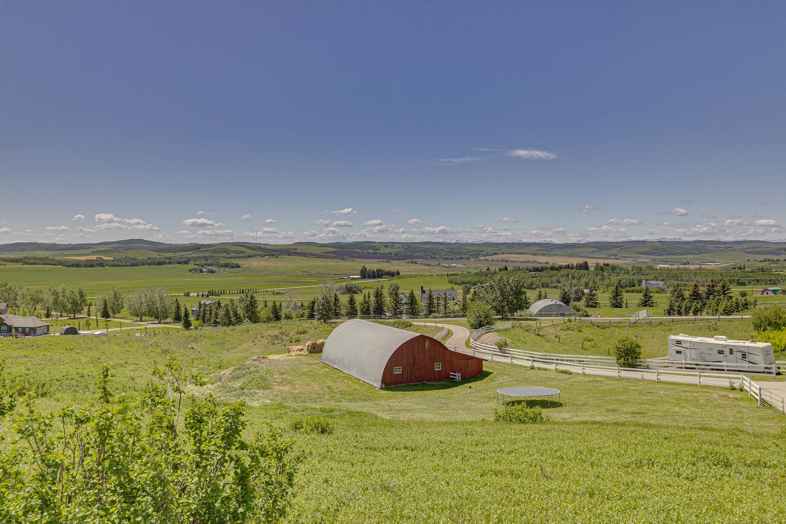 Barn, RV parking & rolling country